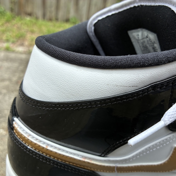 Jordan Black and White Athletic Shoes Classic Design - Picture 7 of 10